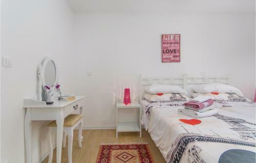 Three-bedroom Holiday Home In Marici