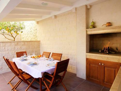 Holiday Home Villa Mustra
