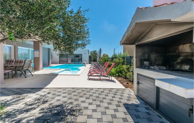 Five-bedroom Holiday Home In Kakma