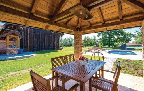 Two-bedroom Holiday Home In Bosiljevo