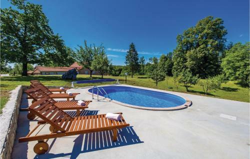 Two-bedroom Holiday Home In Bosiljevo