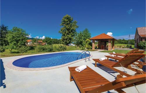Two-bedroom Holiday Home In Bosiljevo
