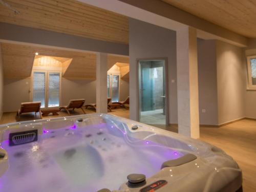 Gorgeous Villa In Lisicic By The Forest