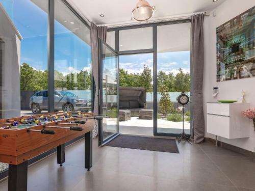 Luxury Villa With Private Pool In Labinci