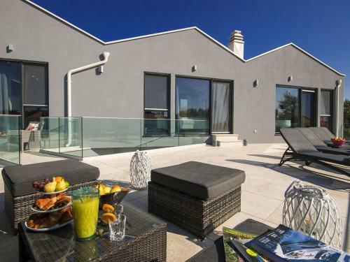 Luxury Villa With Private Pool In Labinci