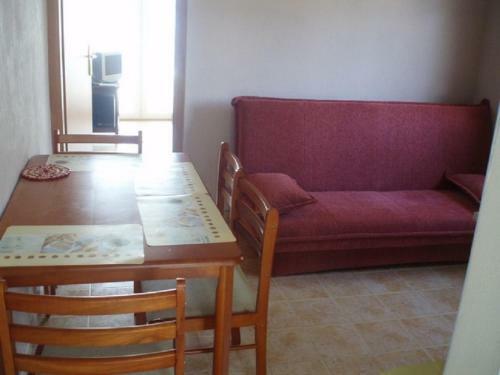 Apartments Dubravko-5m From Beach