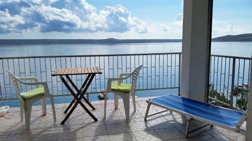 Apartments Dubravko-5m From Beach