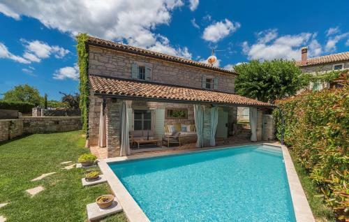 Charming Stone Villa Pakich With Private Pool