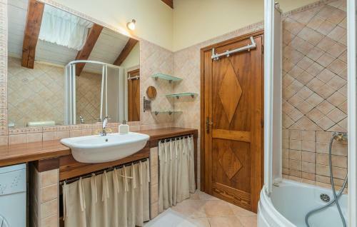 Charming Stone Villa Pakich With Private Pool