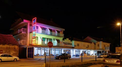 Motel "tri Lovca"