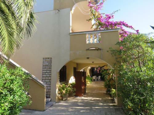 Hostal Apartments Palma Novalja