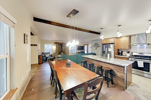Homewood Cabin Among The Pines