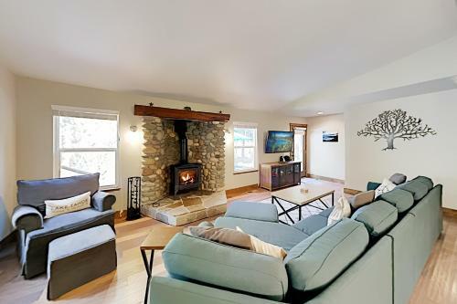 Homewood Cabin Among The Pines