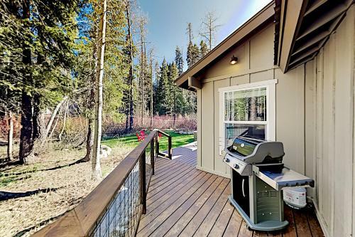 Homewood Cabin Among The Pines