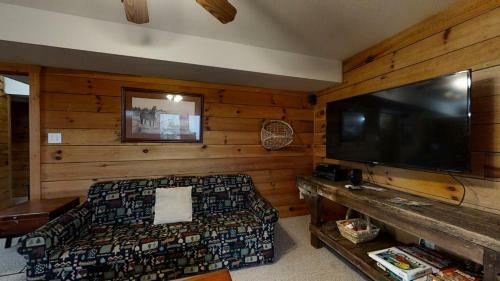 Horsin Around Tennessee Cabin