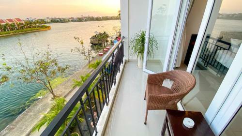 Villa Riverside White House Hotel
