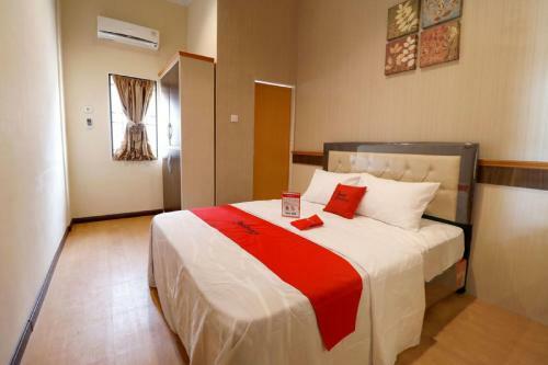 Hostal Reddoorz Plus Near Universitas Sumatera Utara