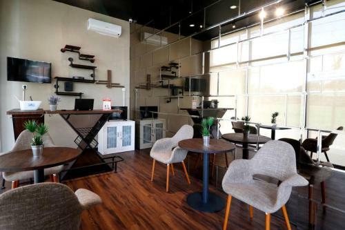 Hostal Reddoorz Plus Near Universitas Sumatera Utara