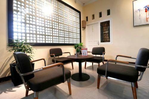Hostal Reddoorz Plus Near Universitas Sumatera Utara