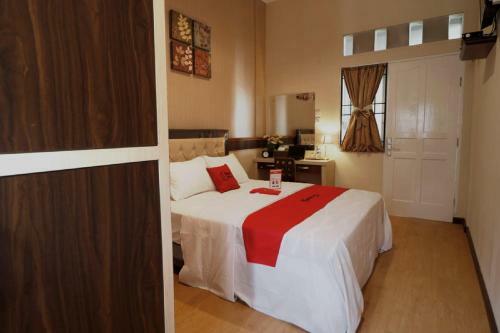 Hostal Reddoorz Plus Near Universitas Sumatera Utara