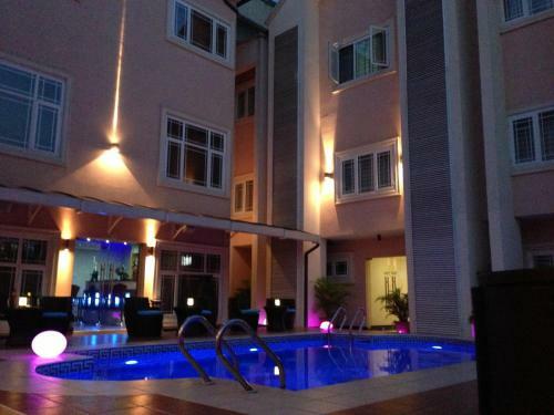 Hotel Grandbee Suites