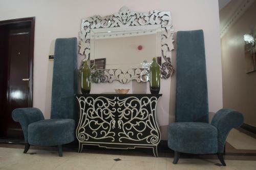 Hotel Grandbee Suites
