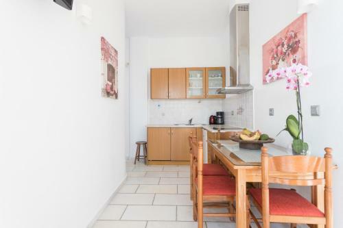 Ariadne Apartment In Plaka Beach