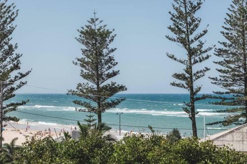 Stunning Burleigh Beach Apartment