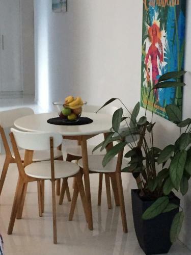Stunning Burleigh Beach Apartment