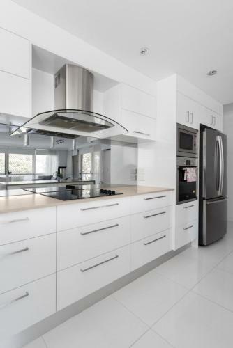 Stunning Burleigh Beach Apartment