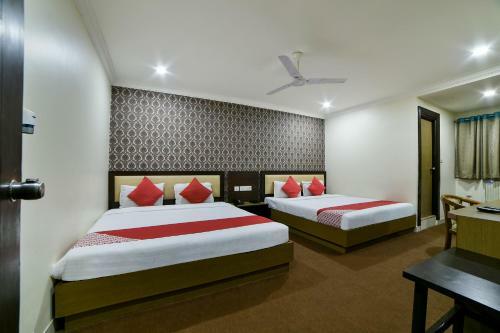 Hotel Oyo 4376 Imax Inn