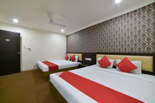 Hotel Oyo 4376 Imax Inn