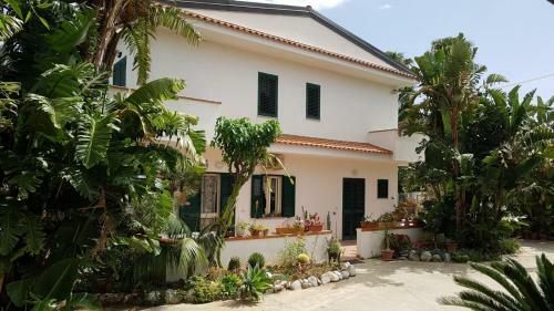 Hostal Europa Rooms And Restaurant