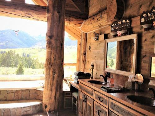 Mcdonald's Ranch Lodge