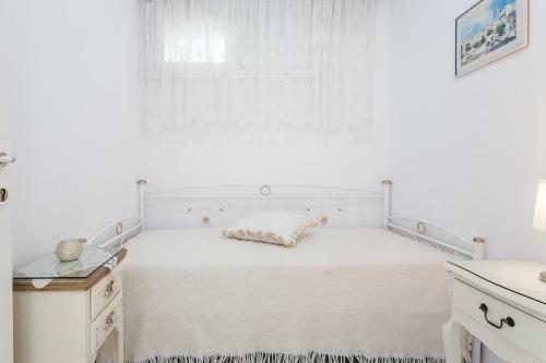 Summer Flat Steps To Beach With Garden & Sea View