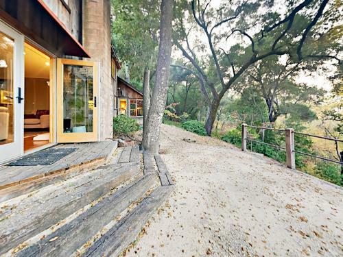 Wooded 1br + Loft, Near Wineries Home