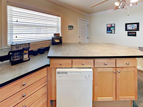 Apartamento 344 E Beach Blvd Condo Unit 21