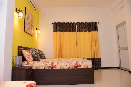 Hostal White Villa Airport Transit Hotel