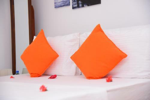 Hostal White Villa Airport Transit Hotel