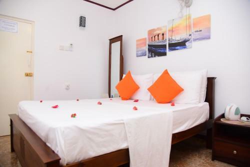 Hostal White Villa Airport Transit Hotel