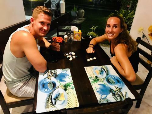 Hostal White Villa Airport Transit Hotel