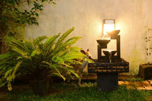 Hostal White Villa Airport Transit Hotel