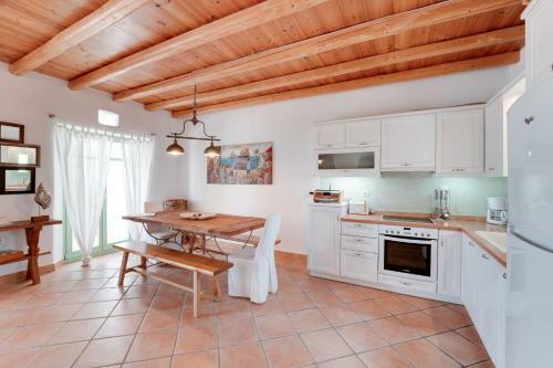 Naoussa Bay Villas