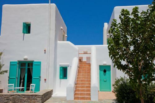 Naoussa Bay Villas