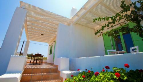 Naoussa Bay Villas