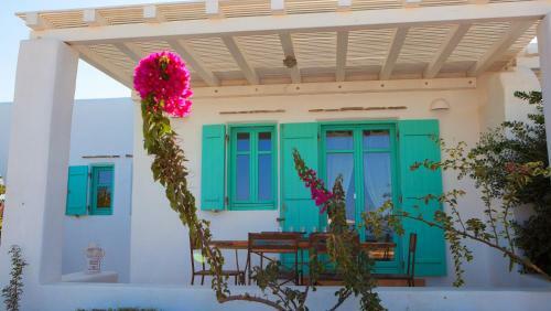 Naoussa Bay Villas