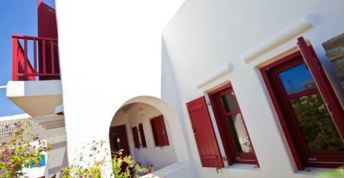 Naoussa Bay Villas