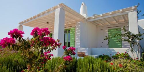 Naoussa Bay Villas