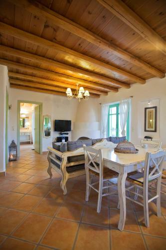 Naoussa Bay Villas