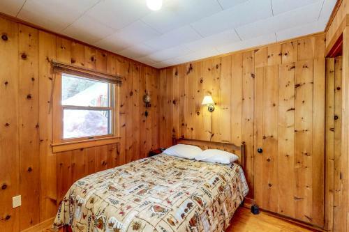 Breakwater Lodge